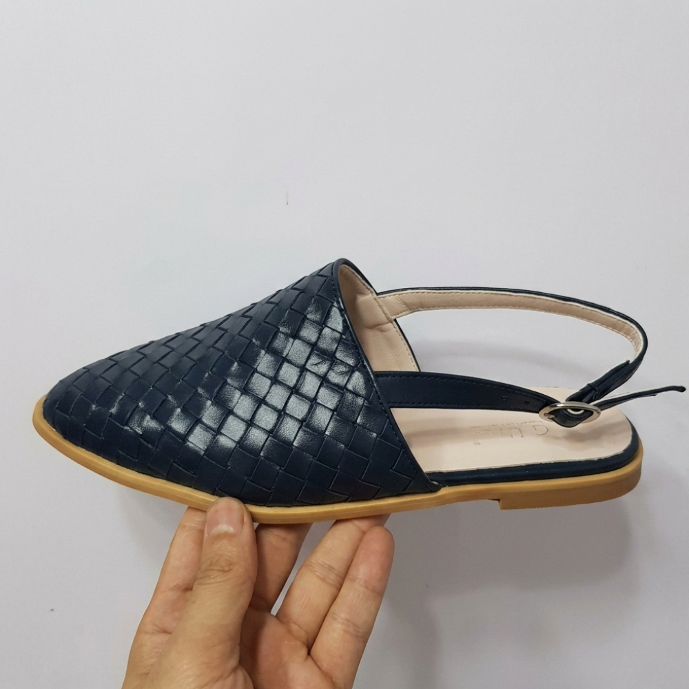 Delia contoured footbed sandals in navy blue