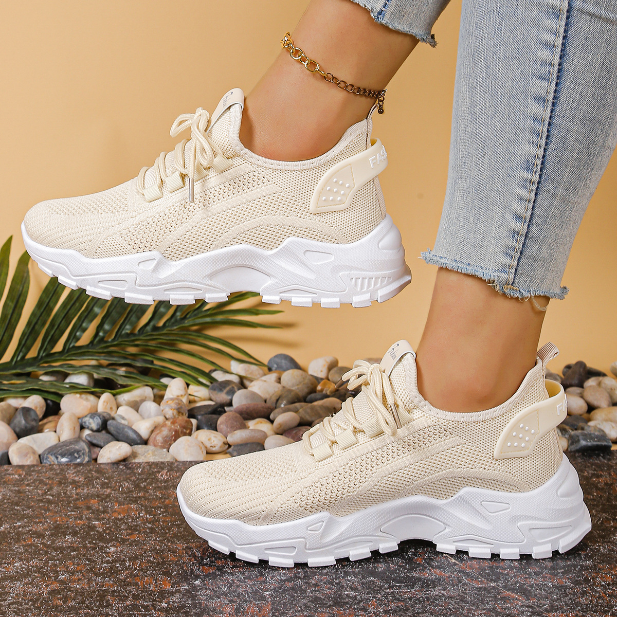 Kit wide toe box sneakers in khaki