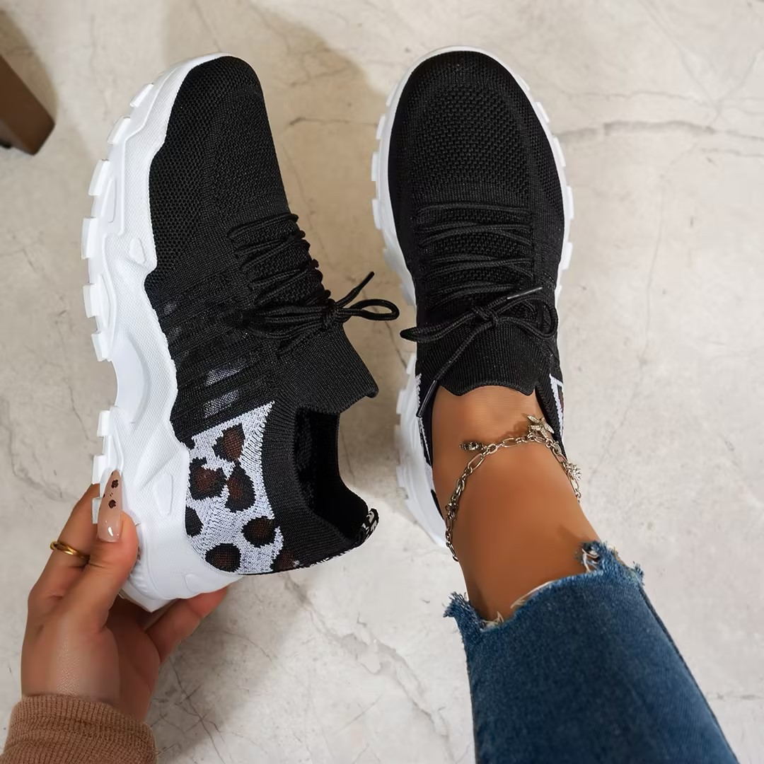 Kit wide toe box sneakers in black and white