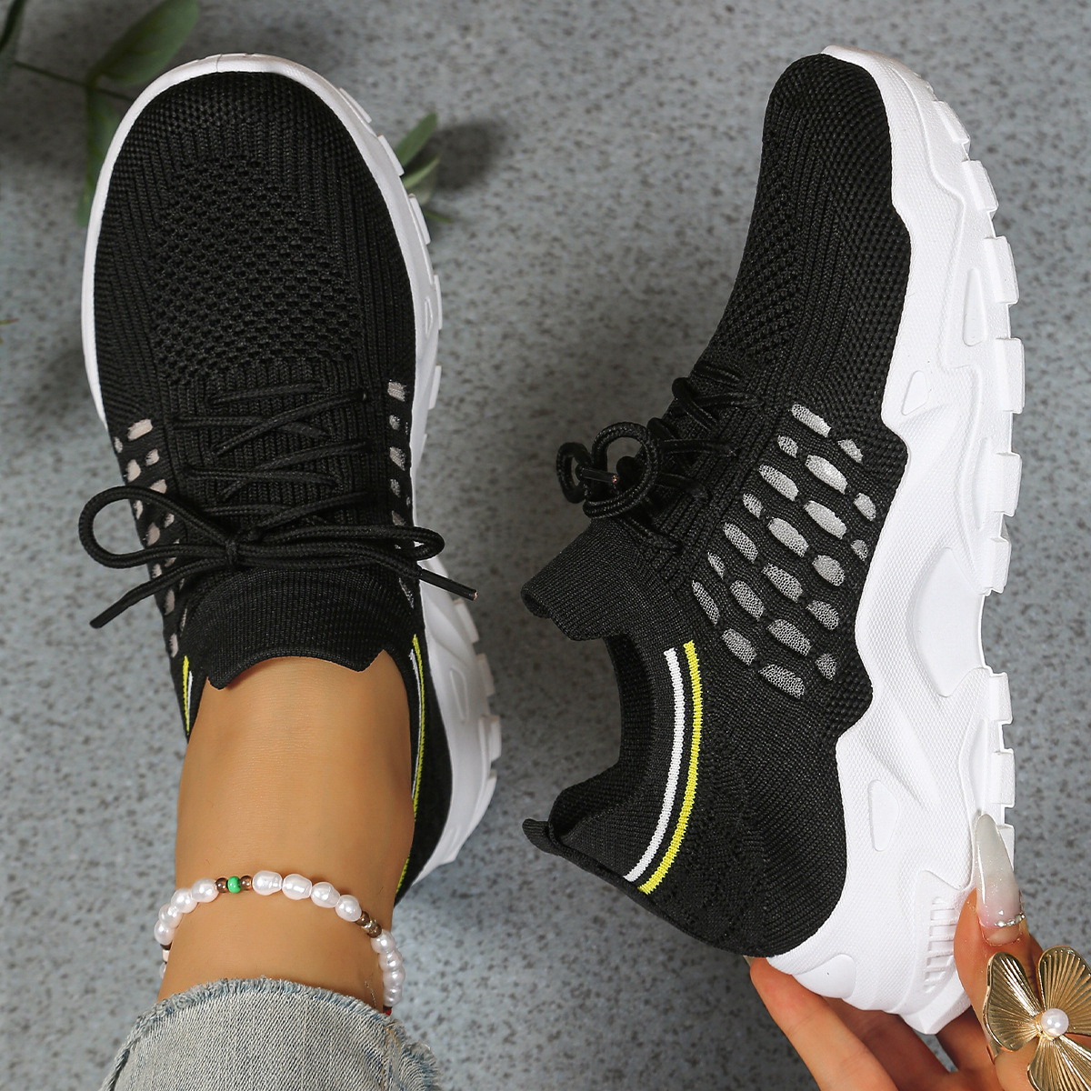 Kit wide toe box sneakers in black
