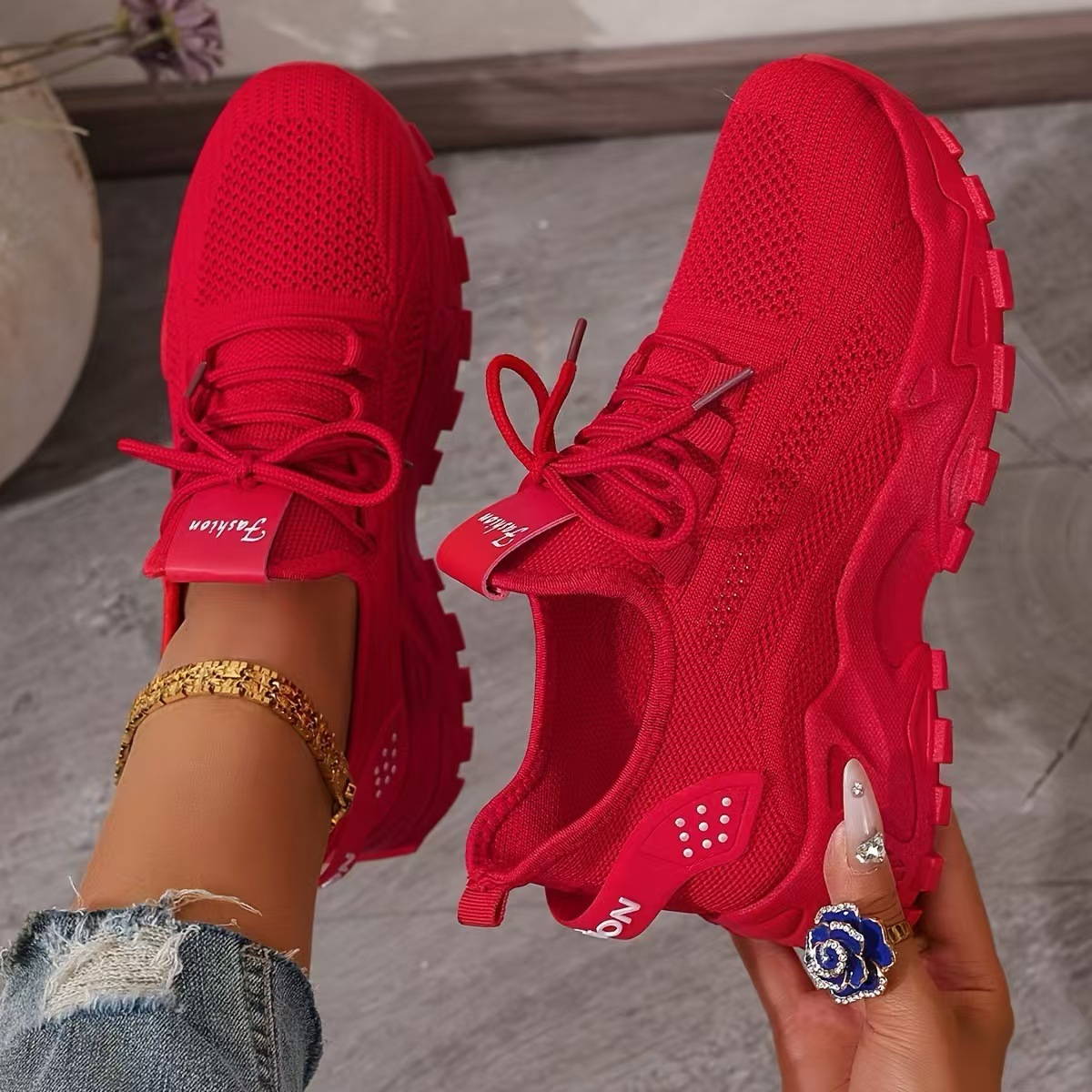 Kit wide toe box sneakers in red